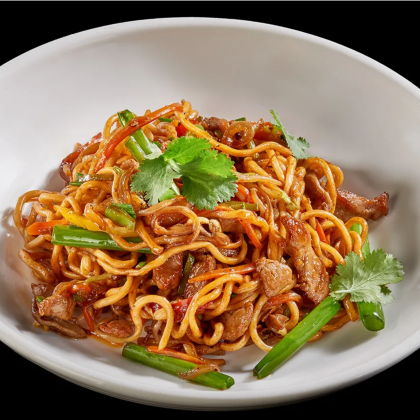 Жареная лапша со свининой