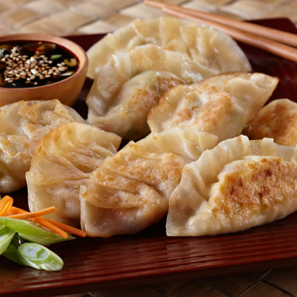 Пельмени с зелёным луком, свининой и креветками