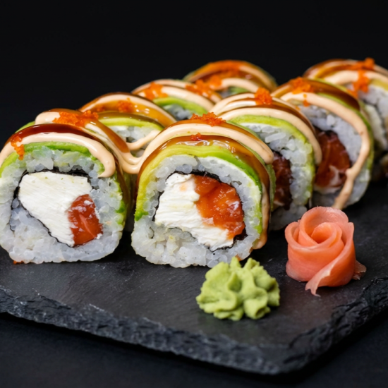 Сочный с авокадо и лососем