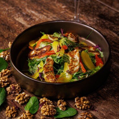 Салат с жареным халлуми