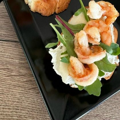 Брускетта с креветкой