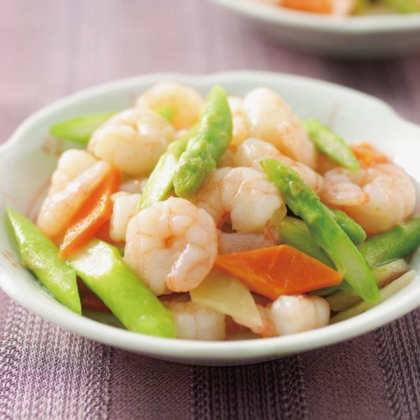 Салат из мелких креветок и сельдерея