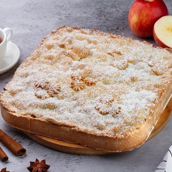 Пирог с яблоком и корицей