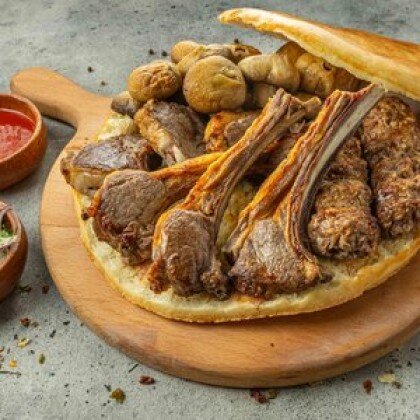 Шашлык в хлебе из ягненка с шампиньонами