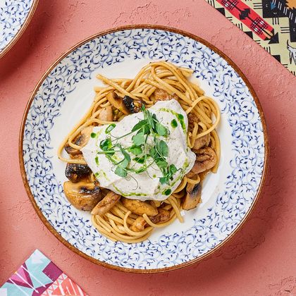 Лингвини с курице и грибами с муссом Пармезан
