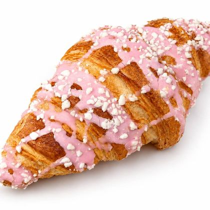 Круассан с клубникой и сливочным кремом