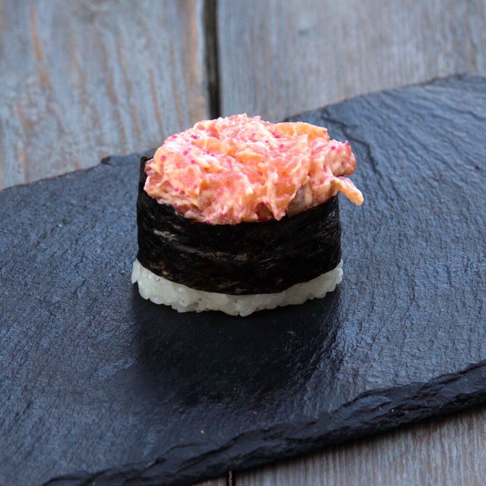 Гункан спайси лосось