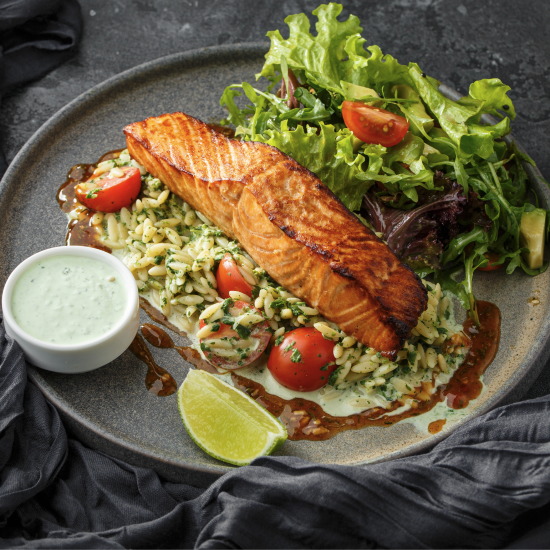 Стейк семги с пастой орзо