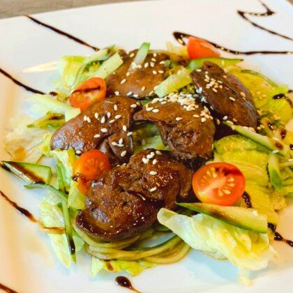 Теплый салат с куриной печенью