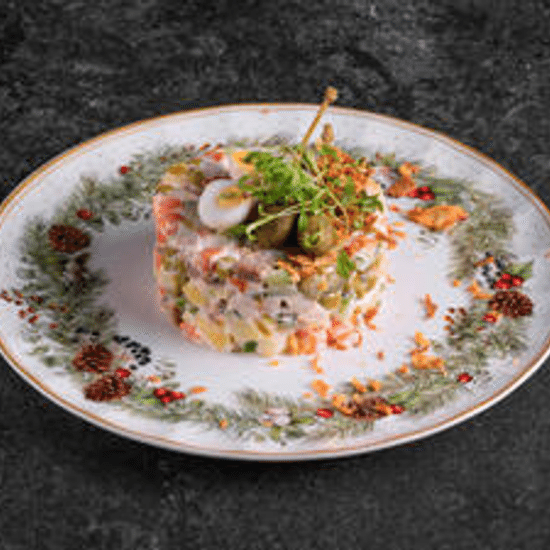 Салат Оливье с копченой курицей