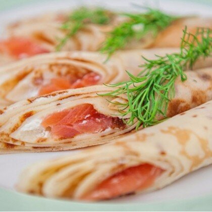 Блинчики с лососем и творожным сыром