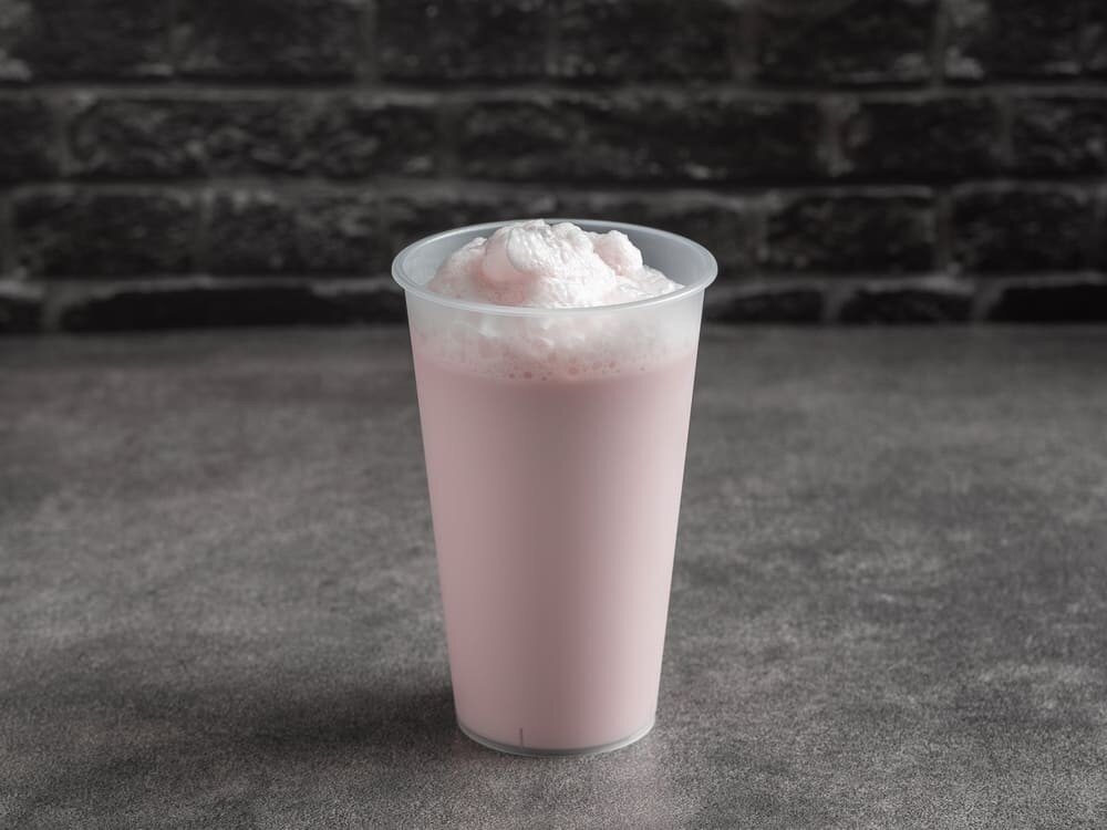 Коктейль молочный клубничный