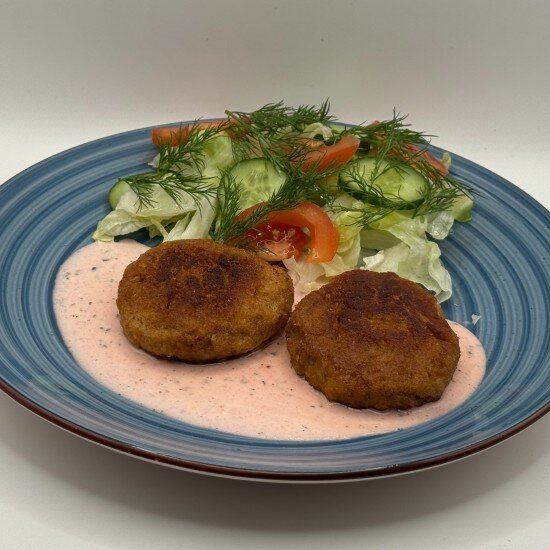 Куриные котлеты с овощами и зеленью со сливочно-имбирным соусом