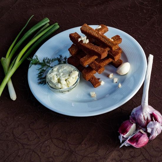 Гренки с соусом от шефа