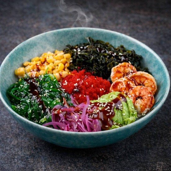 Салат Поке с тигровыми креветками