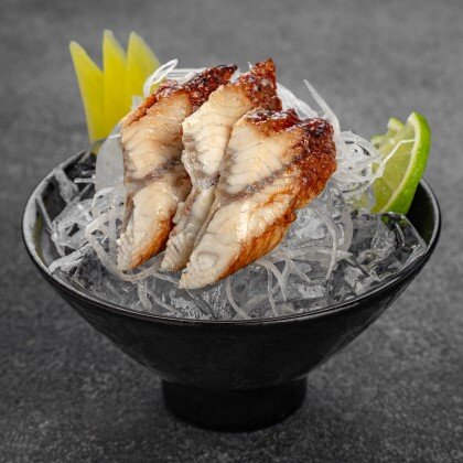 Сашими угорь