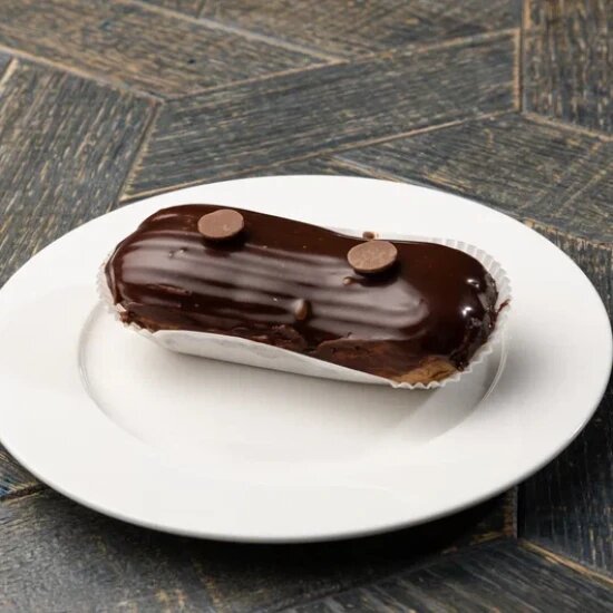 Эклер шоколадный