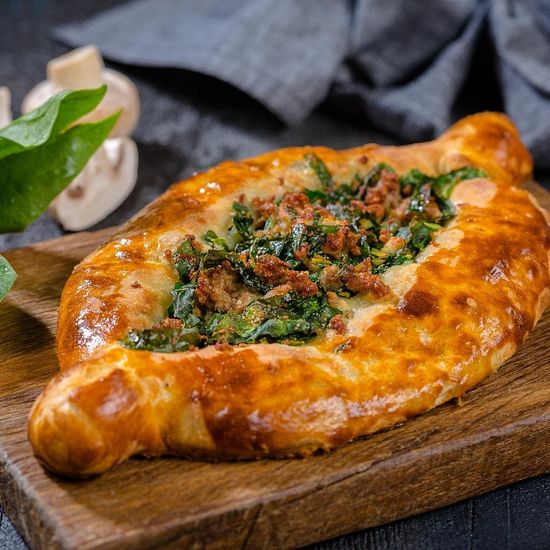 Хачапури с мясом и шпинатом