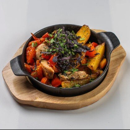 Деревенское жаркое с курицей и картофелем