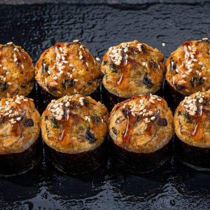 Запеченный ролл с мидиями и крабом