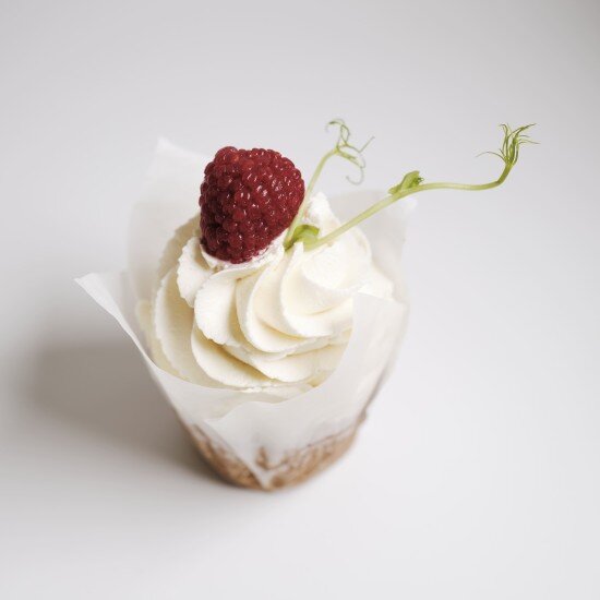 Капкейк
карамельный с вишней