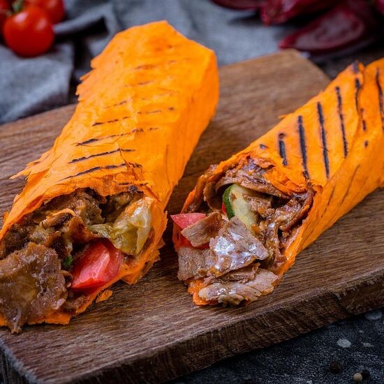 Шаурма из ягнёнка в сырном лаваше