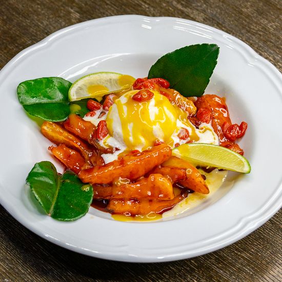 Сахарная тыква в кисло-сладком соусе с мороженым