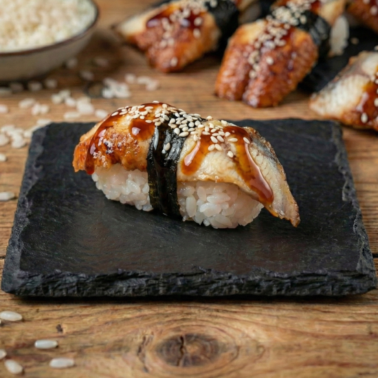 Суши с угрем