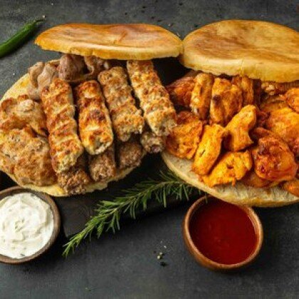 Шашлык в хлебе из свинины и курицы на 10 персон