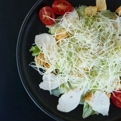 Салат «Цезарь с курицей»