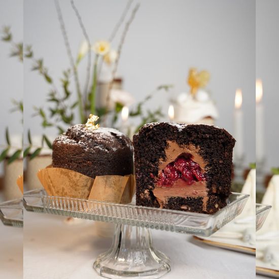 Кулич шоколадный с вишней