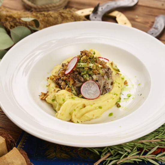 Бефстроганов с копченым  пюре