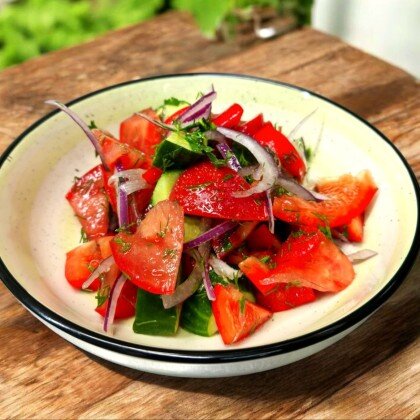 Свежий салат с ароматным маслом