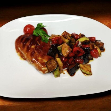 Стейк из индейки с гарниром из овощей