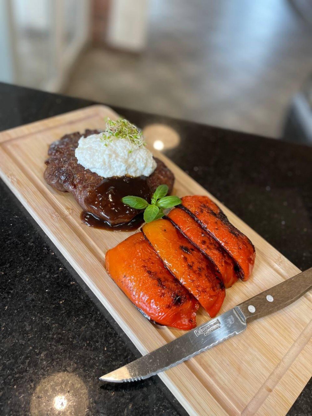 Стейк из говяжьей вырезки с овошами