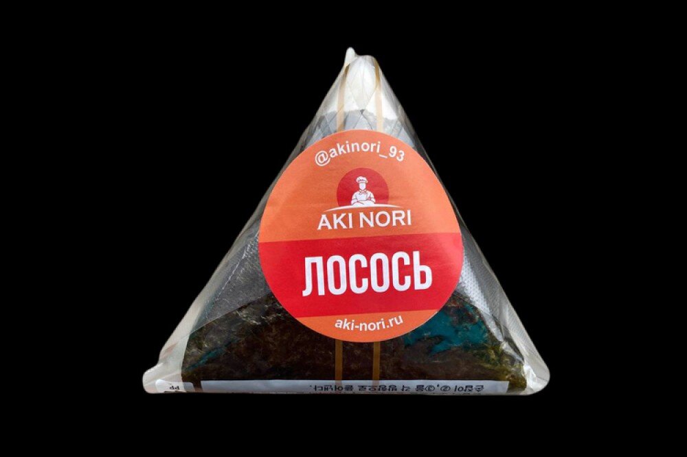 Онигири с лососем