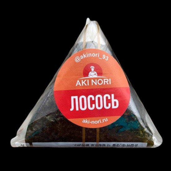 Онигири с лососем