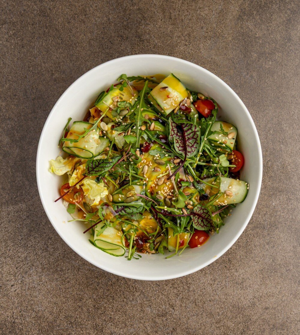 Зелёный салат с авокадо