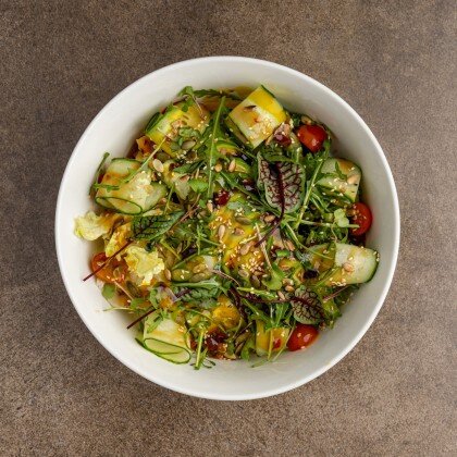 Зелёный салат с авокадо