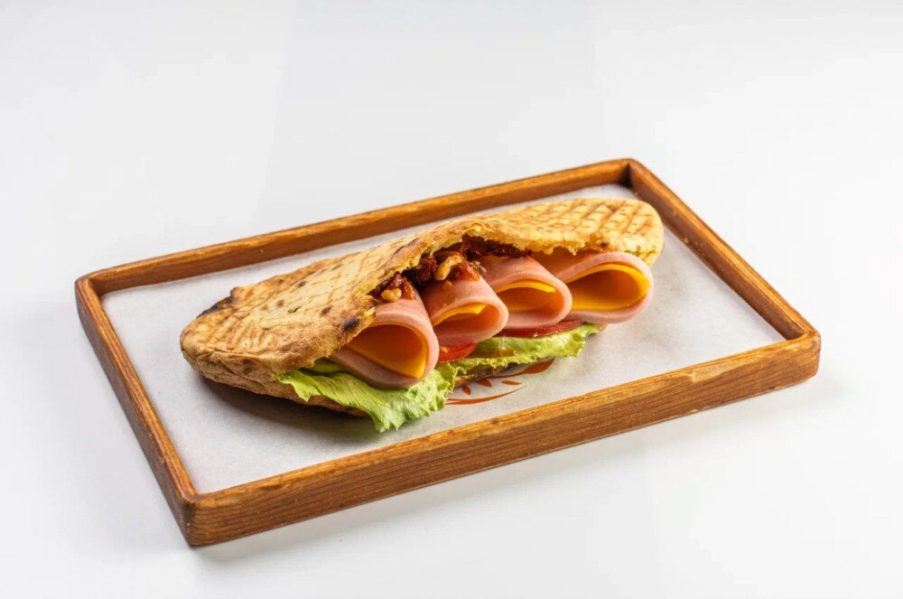 Пита с ветчиной и сыром