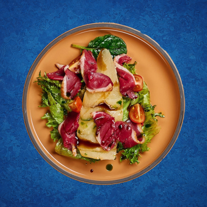 Салат с сыровяленой уткой