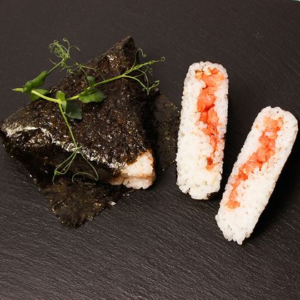 Онигири сяке