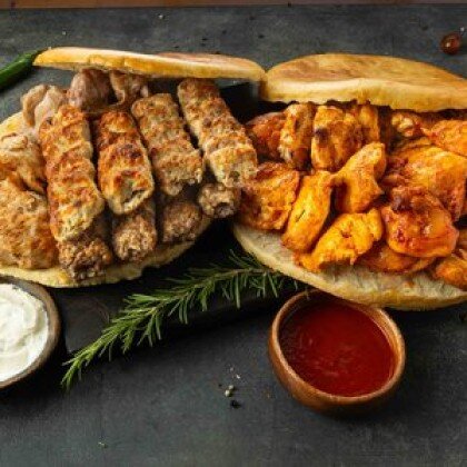 Ассорти шашлыков в хлебе на небольшую компанию