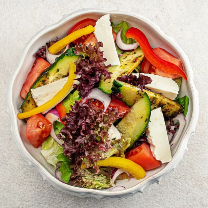 Салат овощной с брынзой