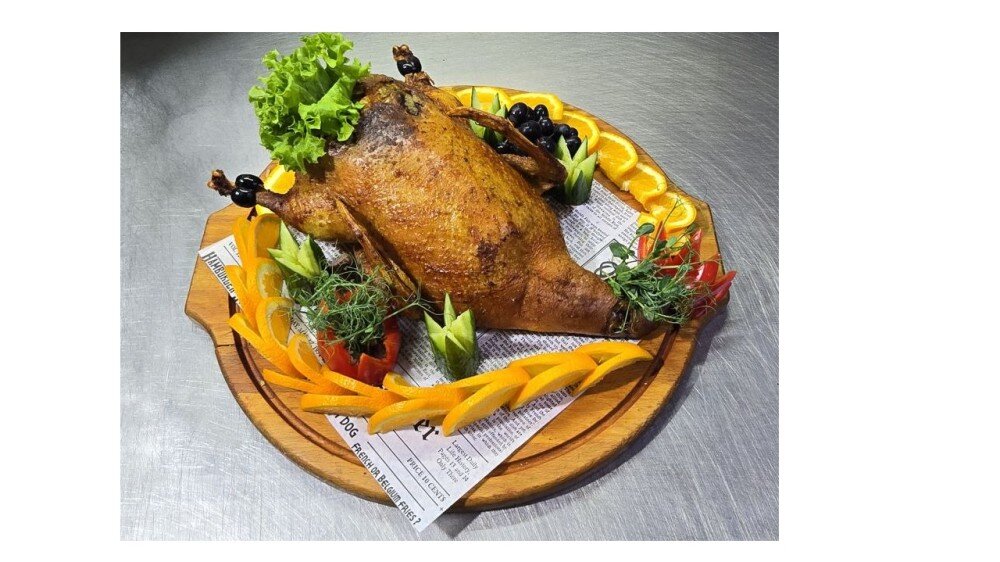 Утка фаршированная  рисом,курагой,айвой