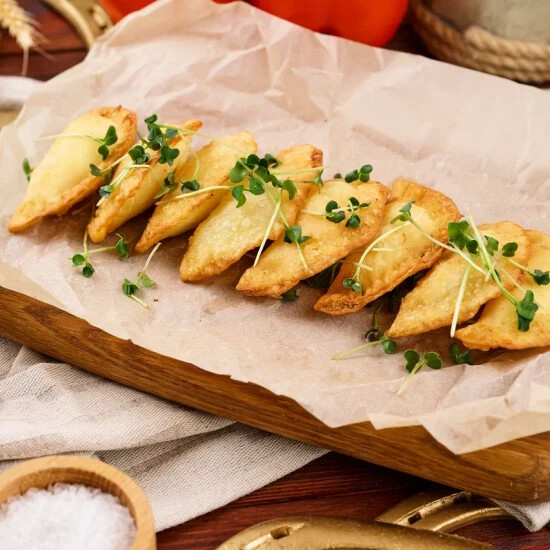 Мини чебуреки с семгой