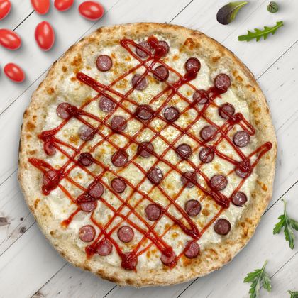 Пицца с охотничьими колбасками