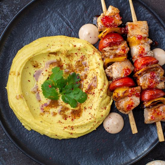 Куриный шашлык с хумусом