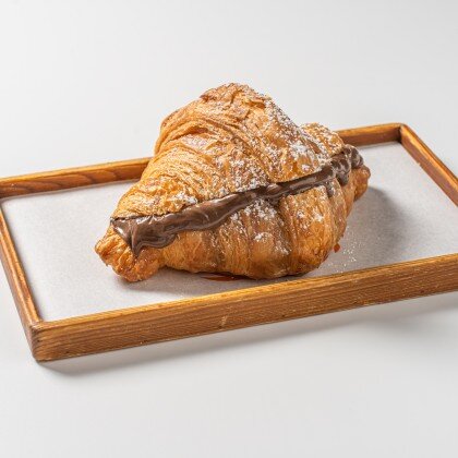 Круассан с шоколадной пастой