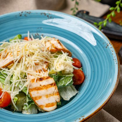 Салат «Цезарь с курицей»